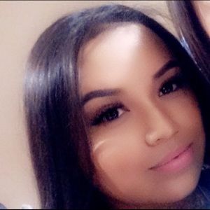 Meet your Posher, Mia